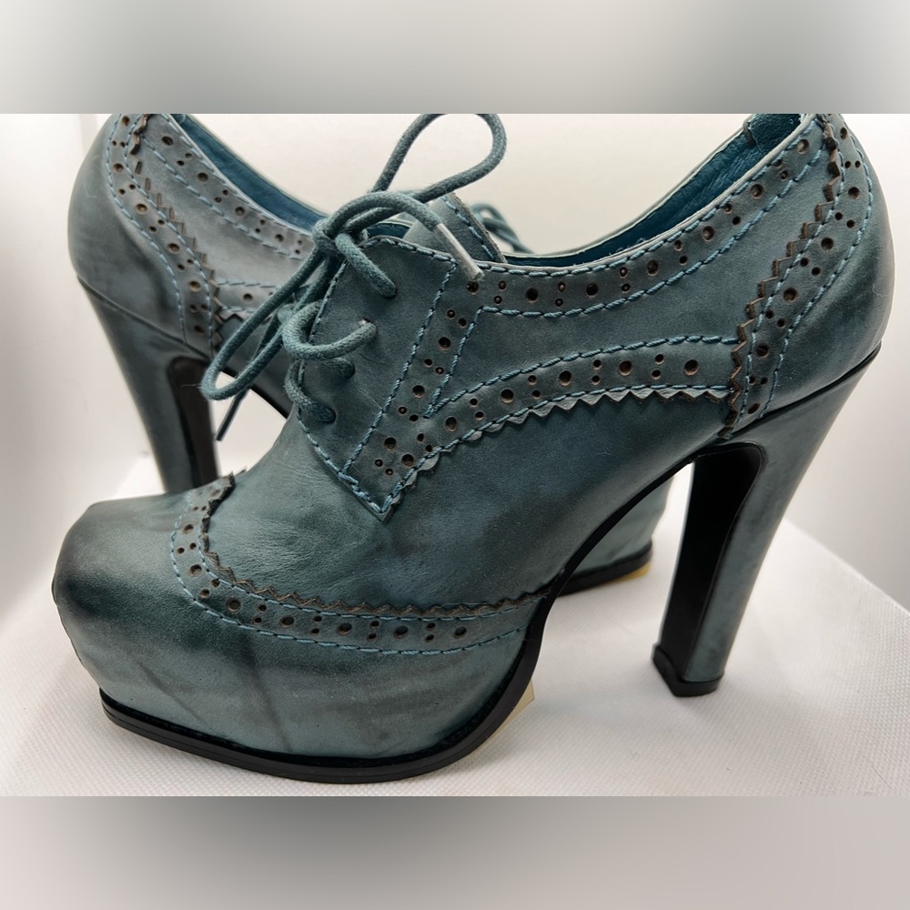 NWOT Beautiful brogue platform heels - Picture 1 of 5